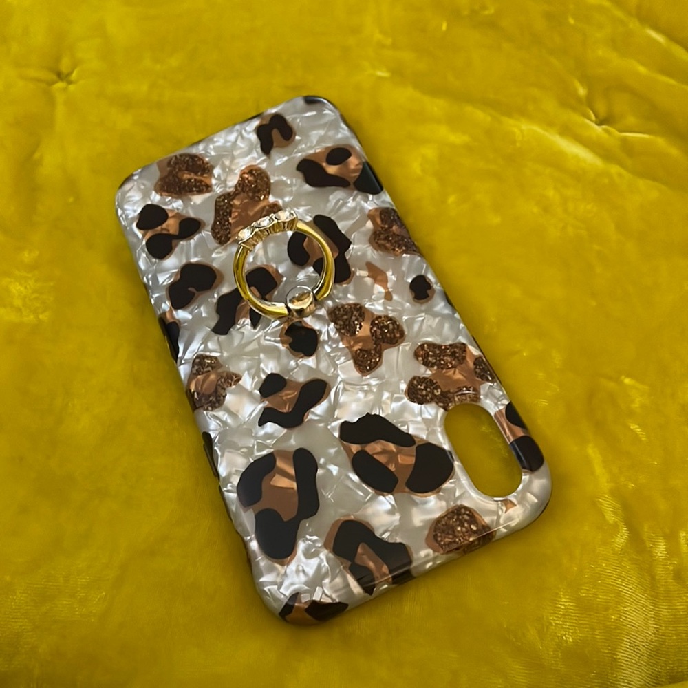 iPhone XR leopard phone case with ring finger hold.